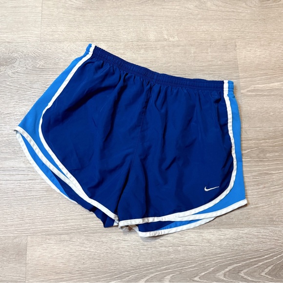 •NIKE• LINED RUNNING SHORTS - Picture 1 of 5